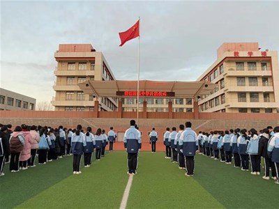 【全环境立德树人】踔厉逐梦想 昂扬向未来—衡德中学举行主题升旗仪式