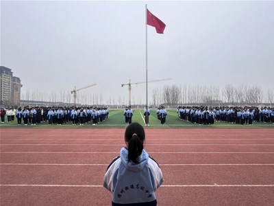 【全环境立德树人】讲文明，树榜样，规范行为再提升—衡德中学举行主题升旗仪式